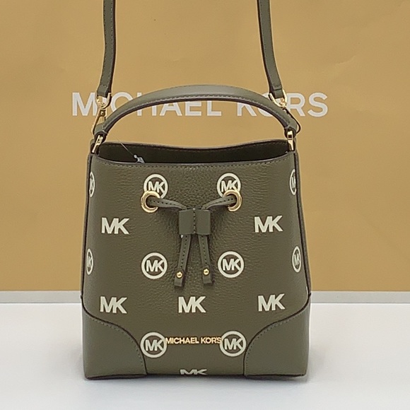MICHAEL KORS
Mercer Small Logo Embossed Leather Bucket Bag
COLOR OLIVE - Picture 5 of 14